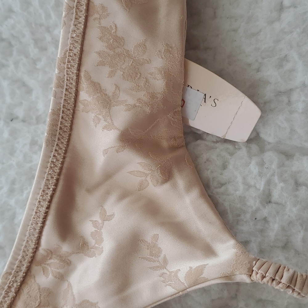 Victoria's Secret Beige/Cream Garter Belt Bundle - Picture 10 of 17